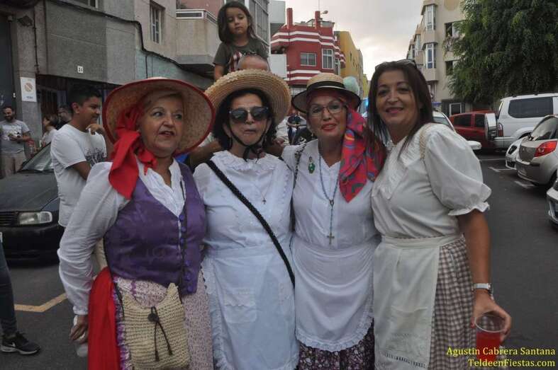 Romeras ayer en el desfile popular de Casas Nuevas (Foto TF)